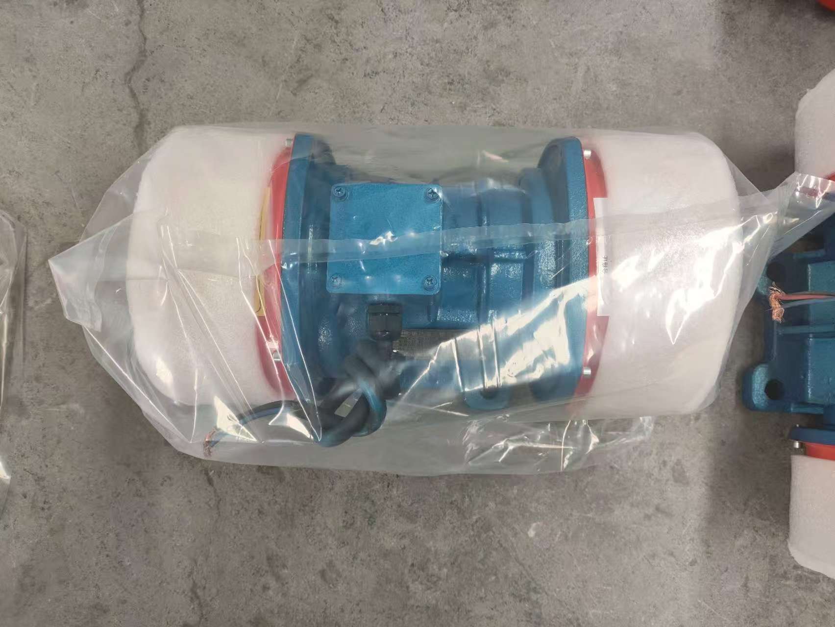 三江YZS/YZU振動(dòng)電機(jī)-臥式振動(dòng)電機(jī)